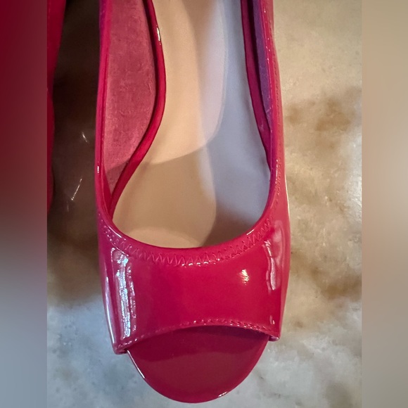New Cole Haan Hot Pink Patent Leather Peeptoe 1 inch Wedges 7.5 - Picture 4 of 10